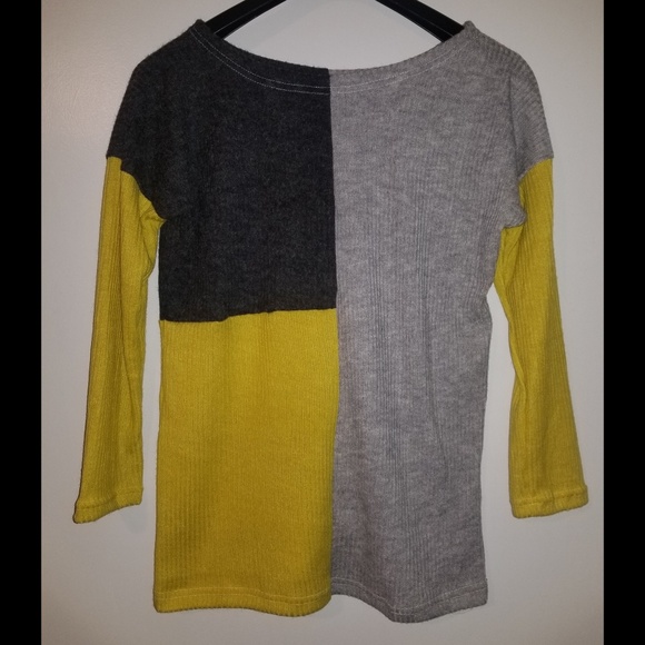 Mustard & gray color block light knit sweater - Picture 3 of 3